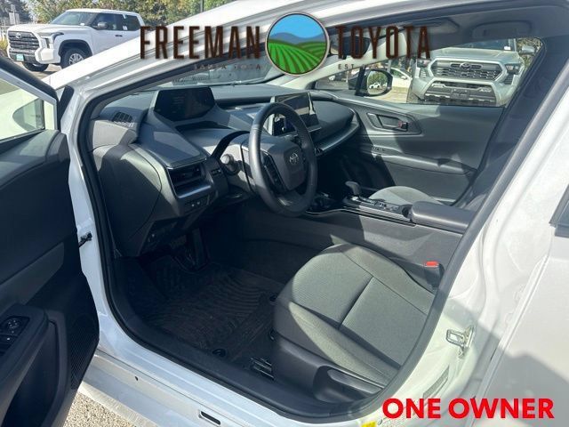 Used 2024 Toyota Prius LE FWD image 7