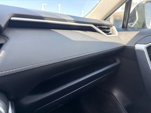 Used 2025 Toyota RAV4 XLE AWD/4WD image 17