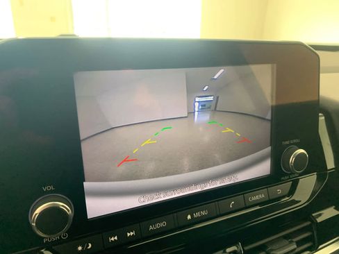 Used 2024 Nissan Pathfinder SV FWD image 34
