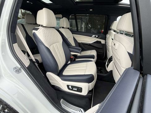 Used 2021 BMW X7 M50i image 15