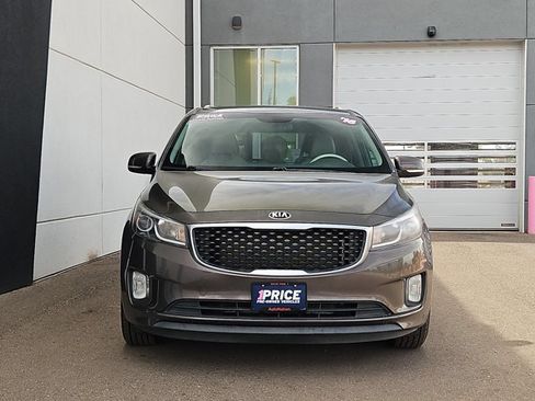 Used 2016 Kia Sedona EX FWD image 2