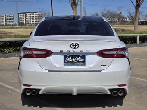 Used 2018 Toyota Camry XSE image 5