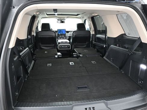 Used 2023 Ford Expedition XLT image 29