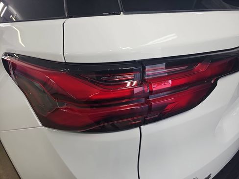 Certified 2023 Chevrolet Traverse LT FWD image 41