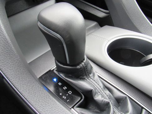 Used 2019 Toyota Avalon Limited image 27