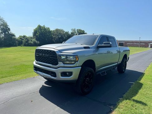 Used 2022 RAM 2500 Big Horn w/ Night Edition AWD/4WD image 6