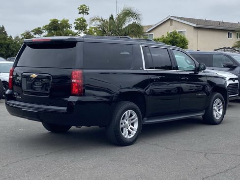 Used 2020 Chevrolet Suburban LT RWD image 3
