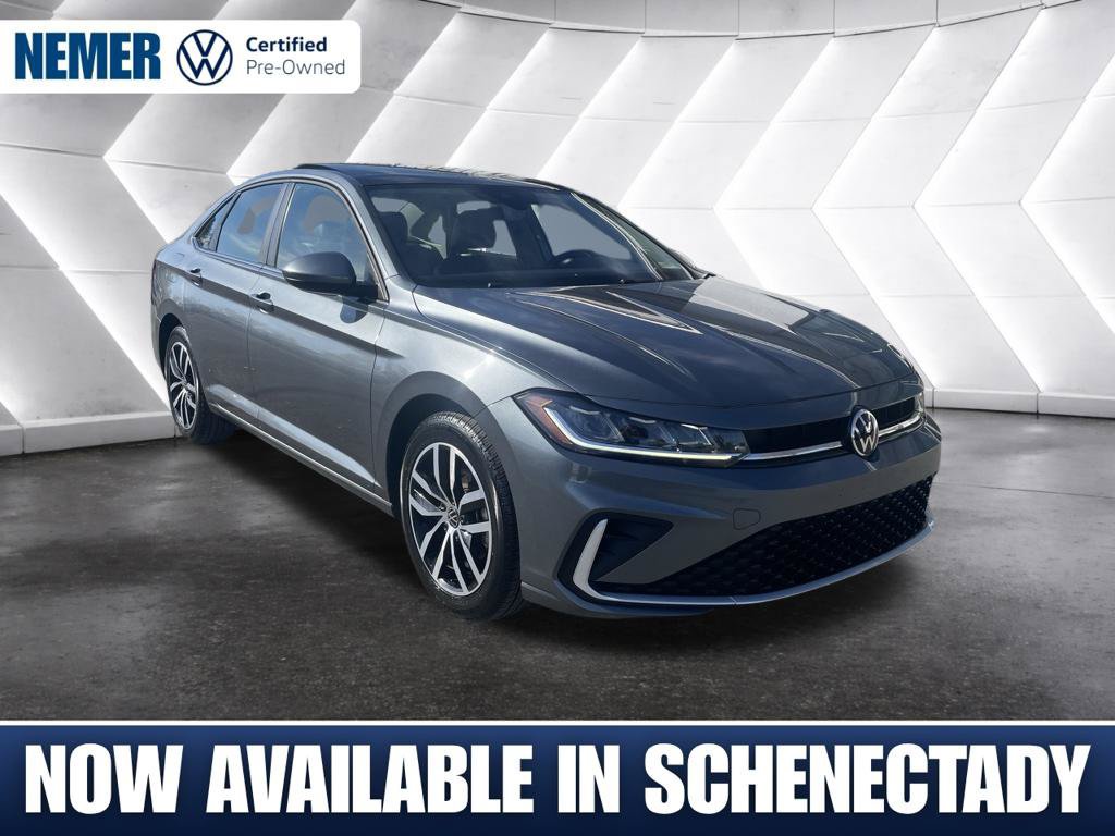 Used 2025 Volkswagen Jetta SE FWD image 8