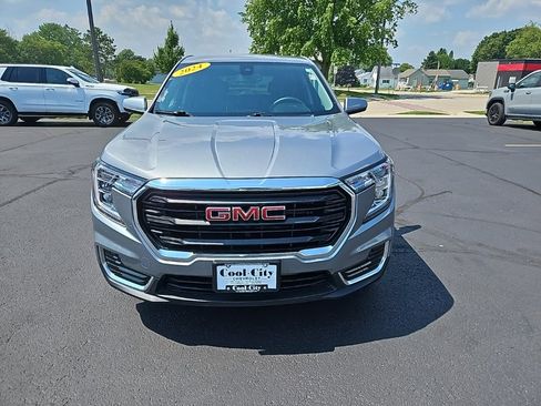Used 2024 GMC Terrain SLE image 8