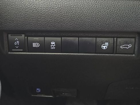 Certified 2021 Toyota Venza XLE w/ Softex Package AWD/4WD image 27