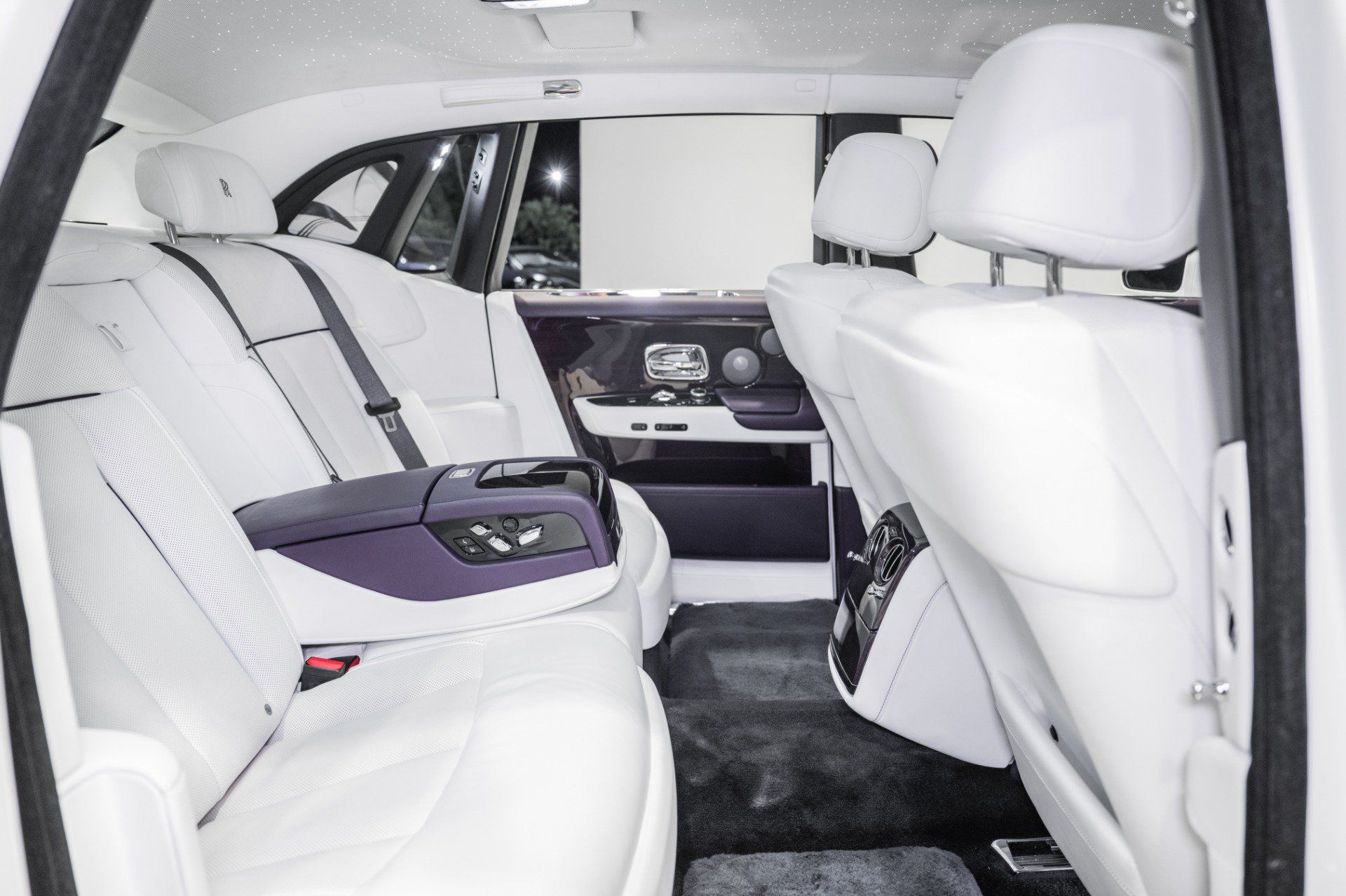 Used 2018 Rolls-Royce Phantom Sedan RWD image 22