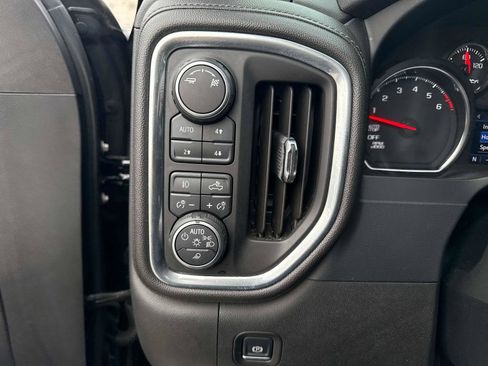 Used 2019 Chevrolet Silverado 1500 RST image 32