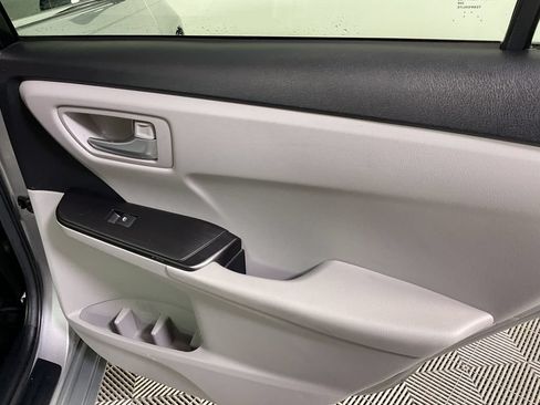 Used 2016 Toyota Camry SE FWD image 20