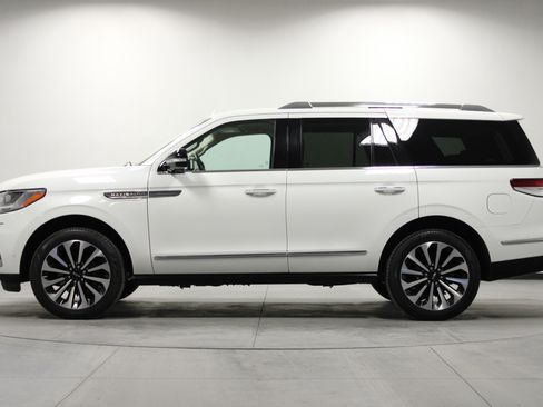 Used 2022 Lincoln Navigator Reserve image 7