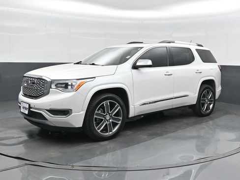 Used 2019 GMC Acadia Denali w/ Technology Package FWD image 3