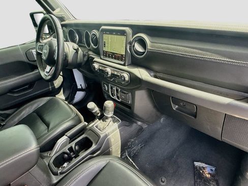 Used 2022 Jeep Wrangler Unlimited Sahara AWD/4WD image 33