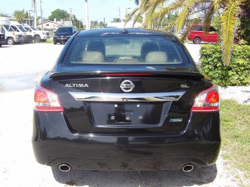 Used 2013 Nissan Altima 2.5 SL w/ Technology Pkg image 6