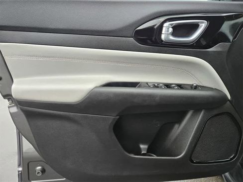 Used 2024 Jeep Compass Limited image 17