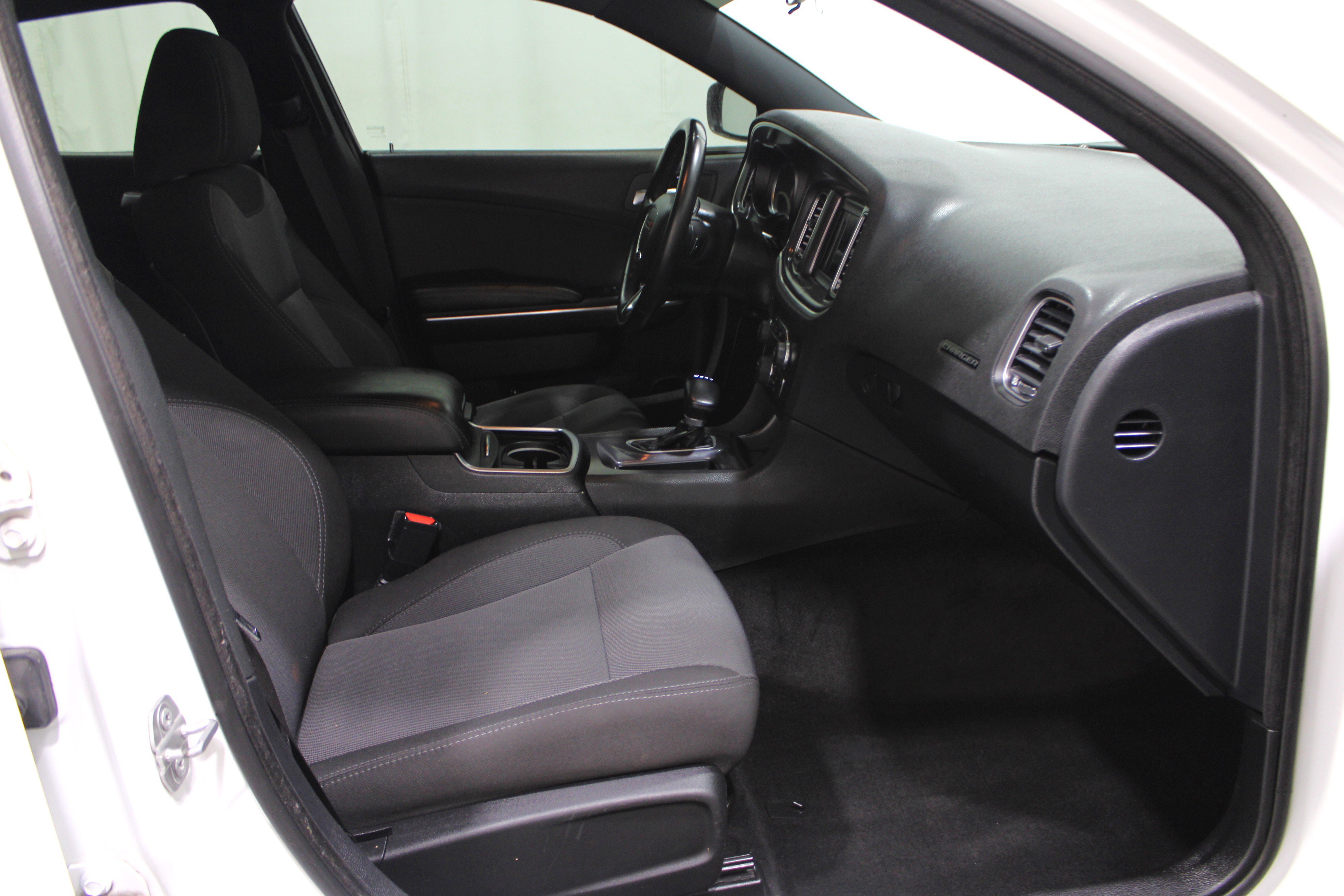 Used 2018 Dodge Charger SXT RWD image 19