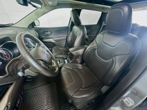 Used 2018 Jeep Cherokee Trailhawk w/ Quick Order Package 27L AWD/4WD image 13