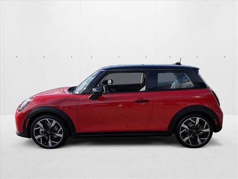 Used 2025 MINI Cooper 2-Door Hardtop image 5