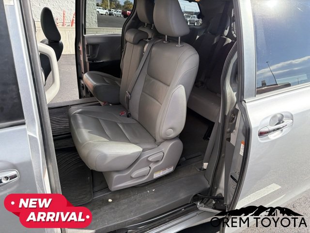 Used 2017 Toyota Sienna XLE Premium FWD image 5