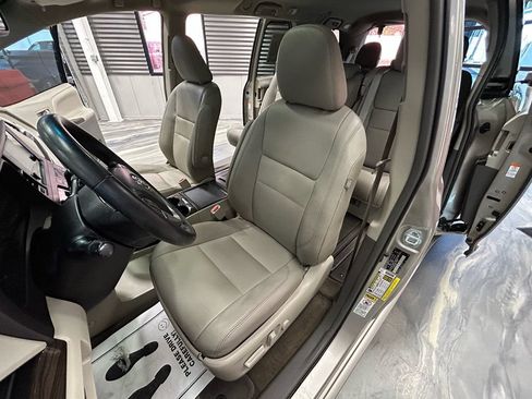 Used 2017 Toyota Sienna XLE w/ XLE Navigation Package FWD image 8