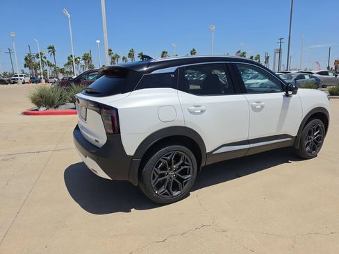 New 2026 Nissan Kicks SR w/ SR Premium Package FWD image 6