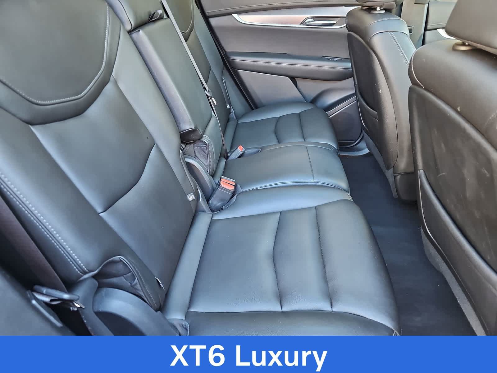 Used 2024 Cadillac XT6 Luxury w/ LPO, Floor Liner Package FWD image 17