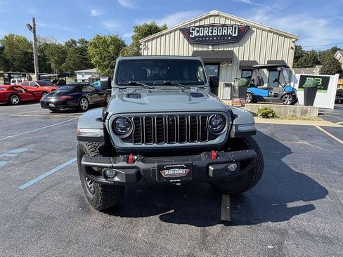 Used 2025 Jeep Wrangler Unlimited Rubicon AWD/4WD image 8