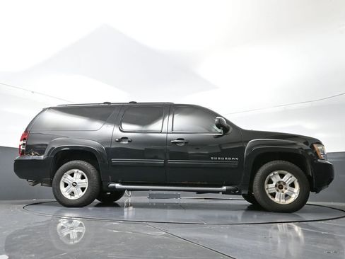 Used 2011 Chevrolet Suburban LT image 25