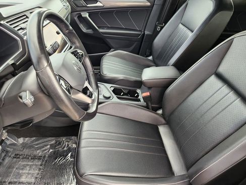 Used 2022 Volkswagen Tiguan SE R-Line image 3