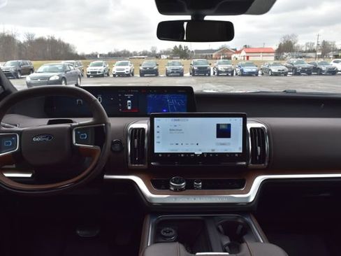 Used 2025 Ford Expedition King Ranch image 43