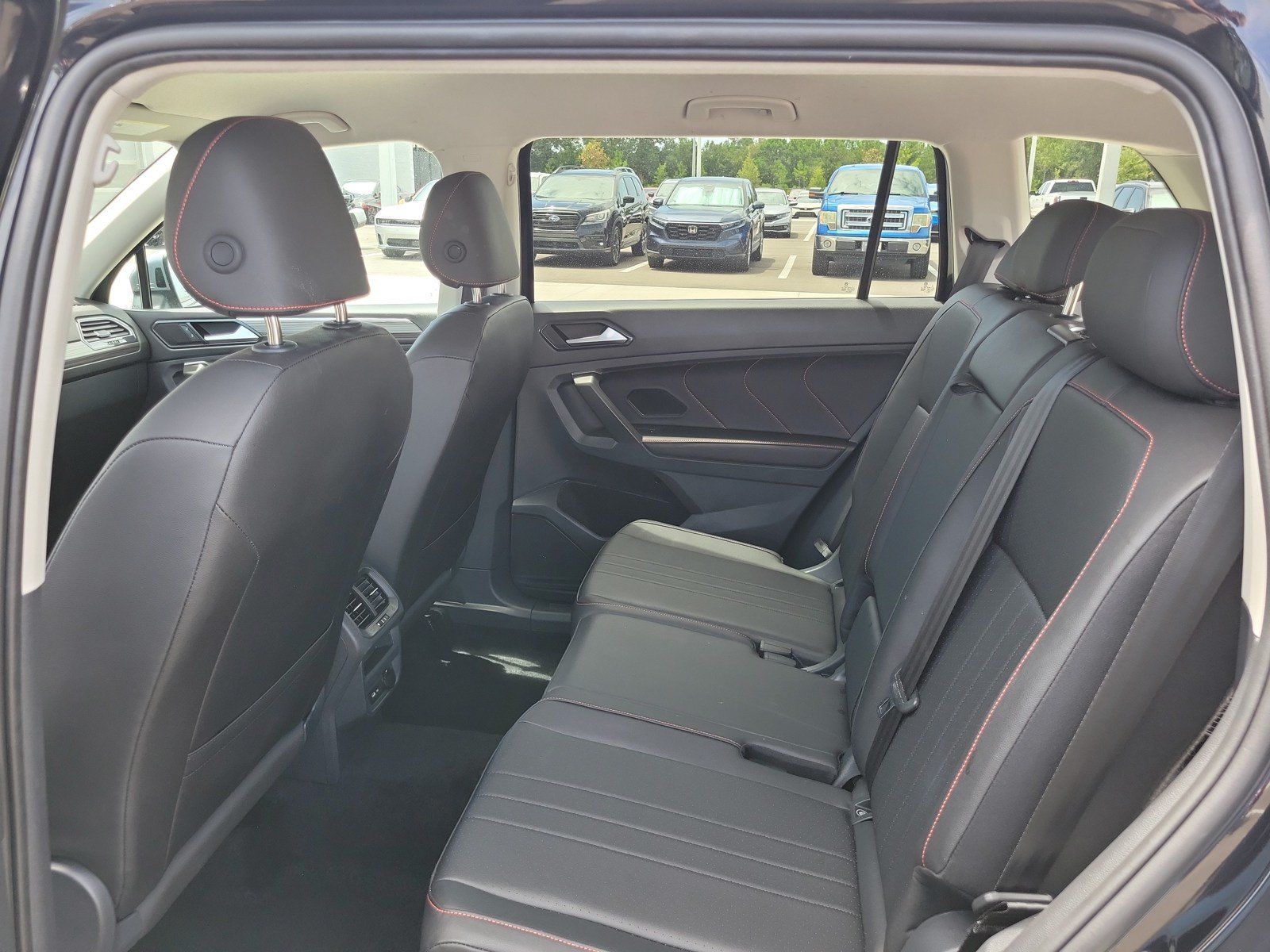 Used 2024 Volkswagen Tiguan Wolfsburg Edition w/ MDO Package, Two-Row AWD/4WD image 27
