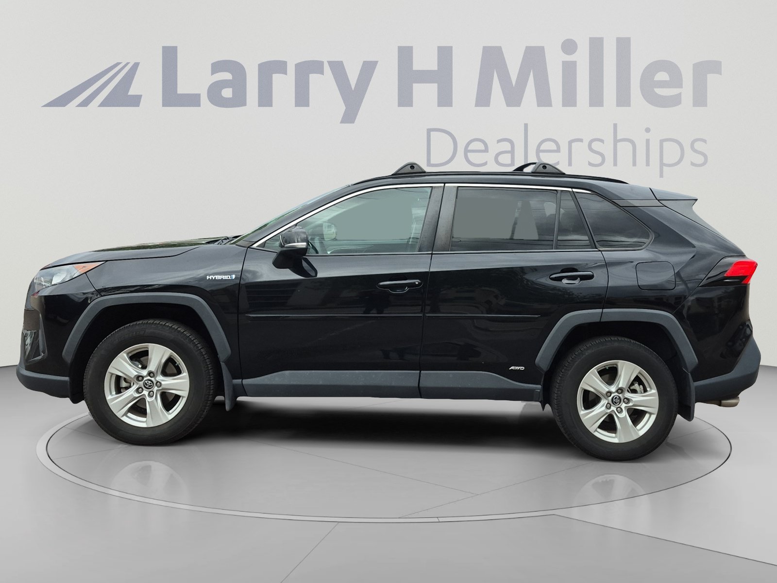 Used 2020 Toyota RAV4 LE w/ All Weather Liner Package AWD/4WD image 2