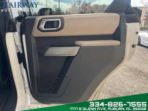 Used 2023 Ford Bronco Wildtrak image 32