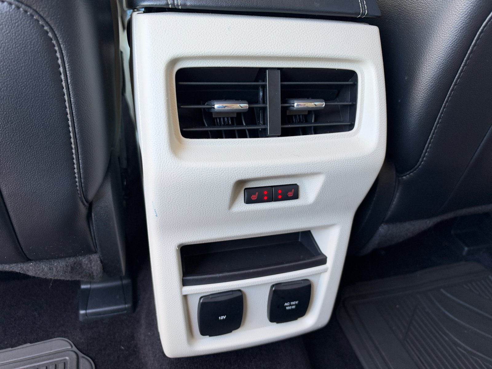 Used 2015 Ford Edge Titanium w/ Equipment Group 301A FWD image 18