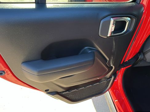 Used 2025 Jeep Wrangler Willys image 21