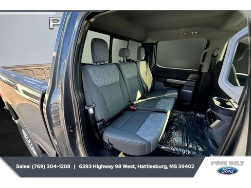 New 2026 Ford F250 XLT w/ XLT Premium Package AWD/4WD image 10