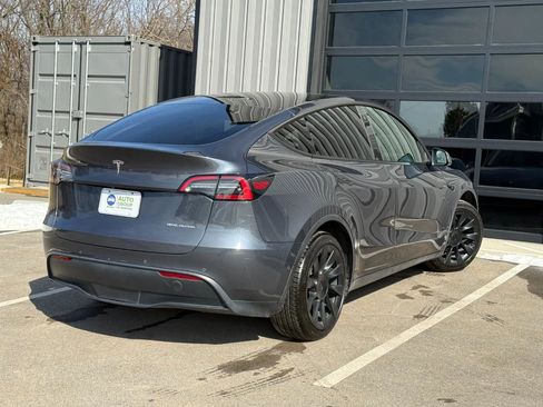 Used 2021 Tesla Model Y Long Range image 5