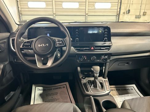 Used 2024 Kia Seltos LX AWD/4WD image 4