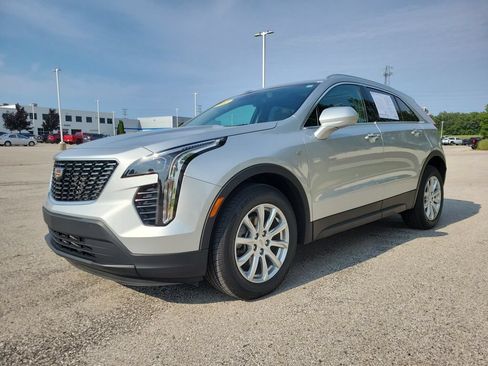 Certified 2022 Cadillac XT4 Luxury w/ Cold Weather Package FWD image 2