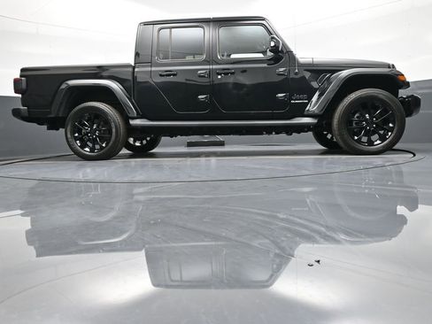 Used 2022 Jeep Gladiator Overland image 30