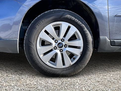 Used 2017 Subaru Outback 2.5i Premium image 9