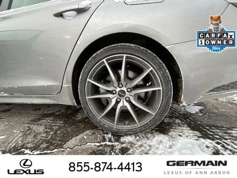 Used 2025 Genesis G70 2.5T image 24