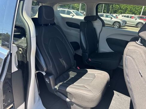 Used 2023 Chrysler Voyager LX FWD image 23