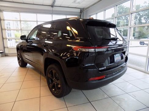 New 2025 Jeep Grand Cherokee Limited w/ Luxury Tech Group II image 5