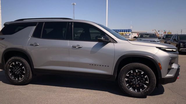 Used 2025 Chevrolet Traverse Z71 AWD/4WD image 3