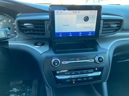 Used 2020 Ford Explorer XLT image 6