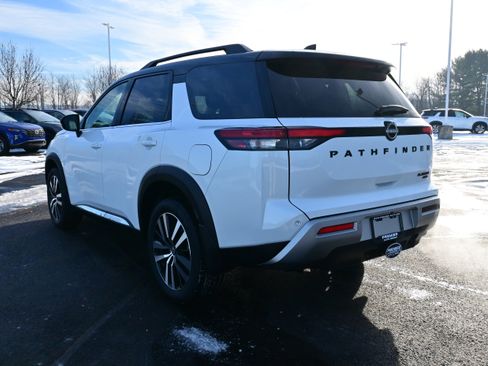 New 2025 Nissan Pathfinder Platinum image 8